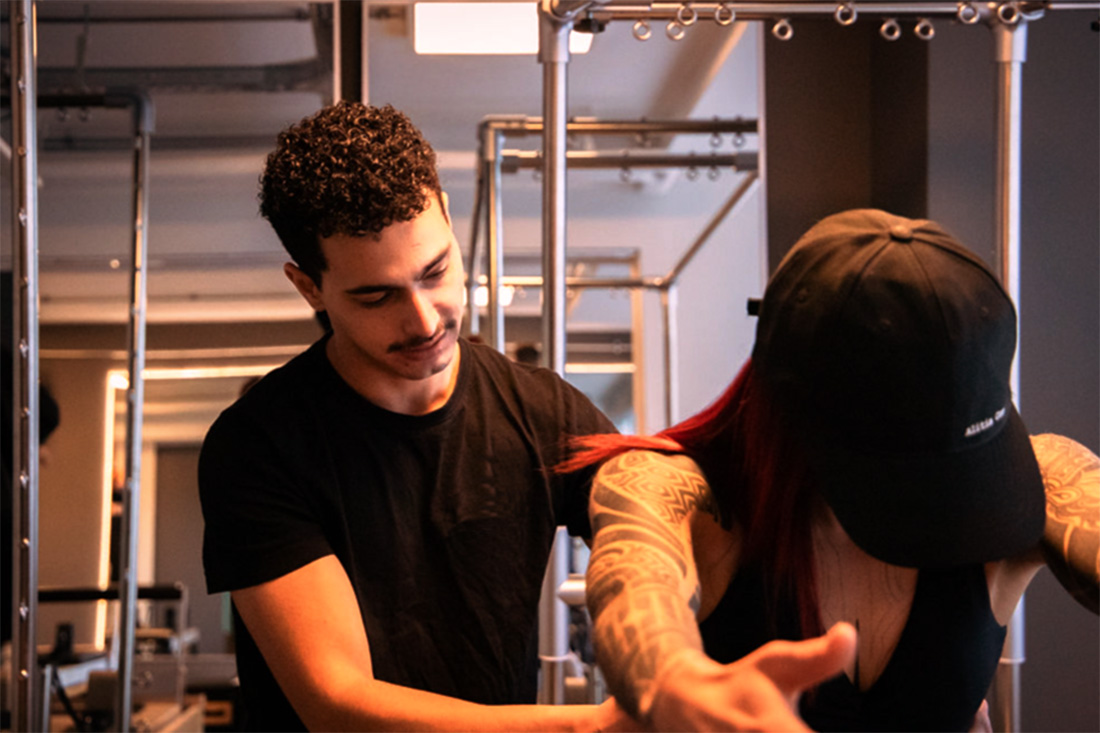 8 week Personal training program at NXT LVL Personal Training studio in Amstelveen with coach guiding client