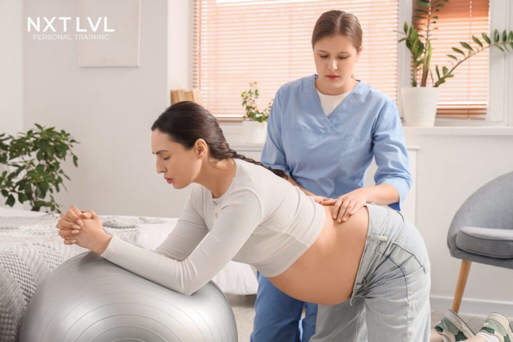 Strength training for pregnant woman personal training session prenatal at NXT LVL Amstelveen